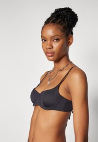 Frankies Bikinis COLA TOP - Bikini pezzo sopra - black