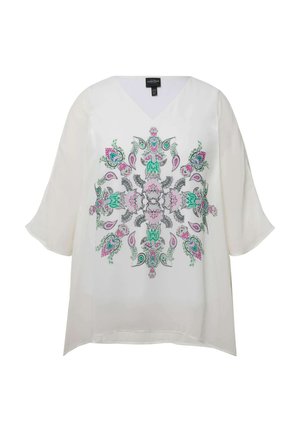 Witte blouse met een V-hals en losse, vloeiende mouwen. Centraal decoratief patroon in groen, roze en zwart met bloemenmotieven.