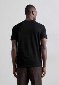 Thumbnail Image 4