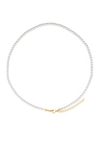 Collana di perle con perle sferiche bianche e un fermaglio in tonalità oro con una catena regolabile per personalizzare la lunghezza.