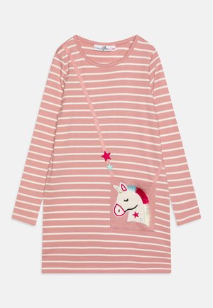 Rožinė dryžuota suknelė ilgomis rankovėmis, sujungta su vienaragio kišene, dekoruota siuvinėjimais, žvaigždėmis ir blizgančiu dirželiu.