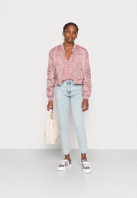 JDY JDYJULIA SMOCK - Blusa - nostalgia rose/cloud dancer