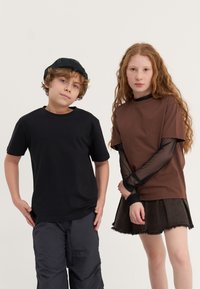 Yourturn Kids 2 PACK UNISEX - Pamata T-krekls - black/brown