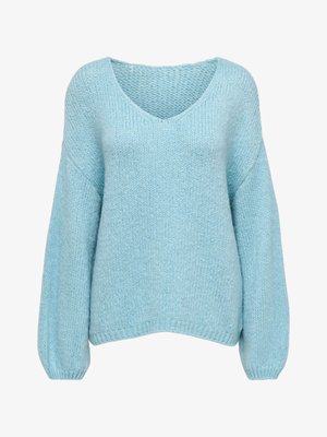 Lichtblauwe gebreide trui met een V-hals, lange ballonmouwen en een zachte textuur. Heeft een ontspannen pasvorm en geribbelde manchetten.