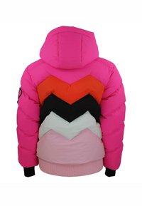 Rosa pufferjacka med huva, prydd med chevronmönster i orange, svart, vitt och ljusrosa. Avslutad med ribbad nederkant och svarta ärmslut.
