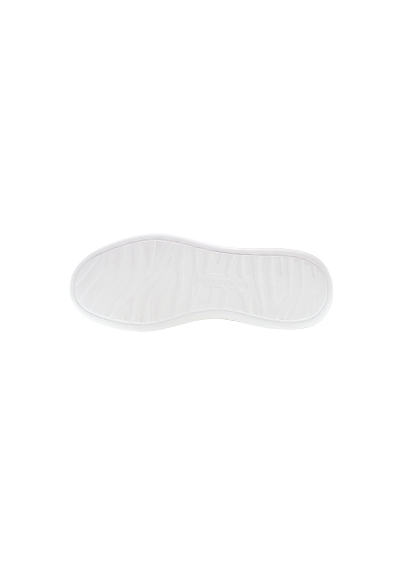 Semelle de sneaker en caoutchouc blanc avec une surface texturée, présentant des rainures horizontales et un bord légèrement surélevé. Idéale pour l'adhérence et la flexibilité.
