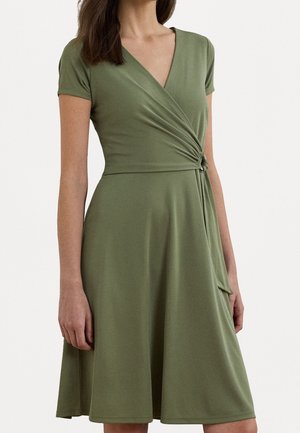 Pouzdrové šaty - light green