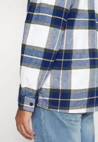 Selected Homme SLHLOOSEJAX OVERSHIRT - Camisa - estate blue