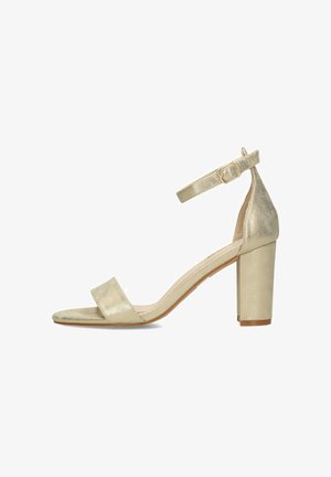 Einzelner goldener High-Heel-Sandalette mit Knöchelriemen und Schnalle, offenem Zehenbereich und Blockabsatz auf weißem Hintergrund.