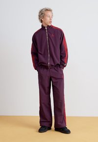 Puma T7  PLAY.LOUD. TRACK - Chaqueta de entrenamiento - midnight plum