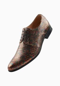 Heren dress shoe met een gestructureerde, gemêleerde geweven bovenzijde, ronde neus en een zwarte rubberen zool. Voorzien van een vetersluiting.