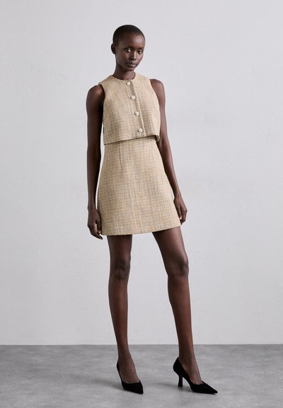 sandro PENELOPE - Robe fourreau - camel