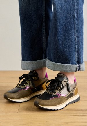 Trainers - brown/gold-coloured