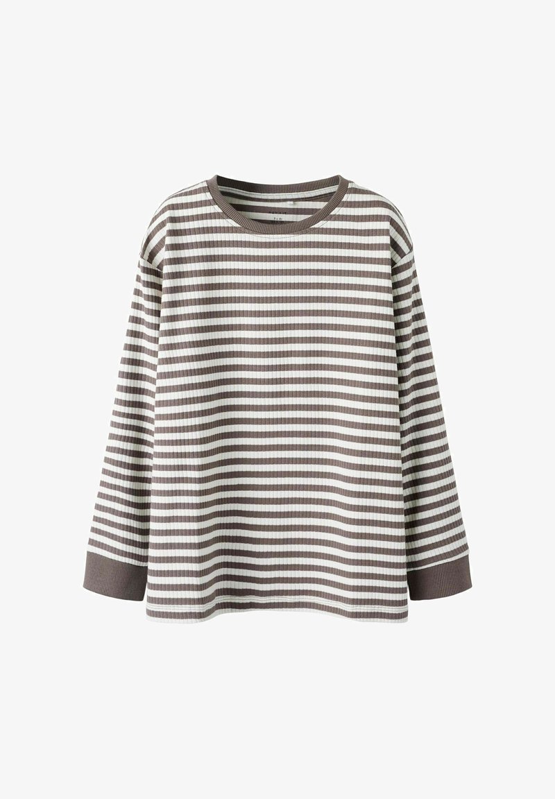 Chemise à manches longues en ribbed avec des rayures horizontales brunes et blanches et des poignets et un col unis bruns, posée à plat sur fond blanc.