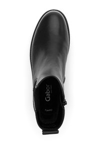 Botín negro de cuero hasta el tobillo con punta redonda, textura suave, detalle de cremallera en el lateral y forro suave con la marca "Gabor comfort".