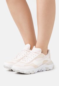 Nike Sportswear Sneakers - pink