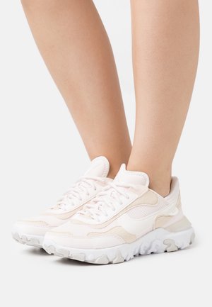 Nike Sportswear Baskets basses - pink