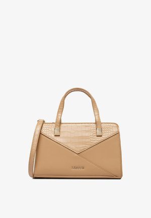 Bolso rectangular beige con dos asas, textura de cocodrilo en la parte superior, paneles inferiores lisos y una correa ajustable para el hombro.
