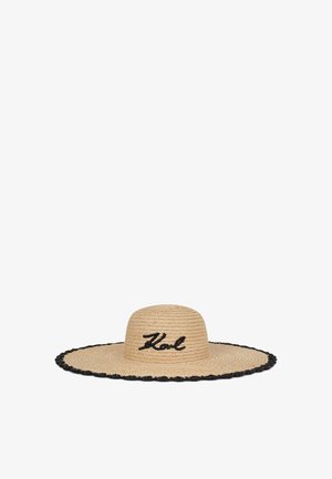 Breedgerande strohoed met een vlakke kroon, natuurlijke kleur, en zwart geborduurde tekst "Kol." Heeft een zwart geschulpte randafwerking.
