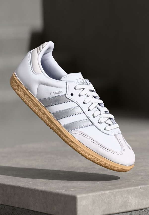 SAMBA OG - Sneakers low - footwear white/silver metallic/grey one