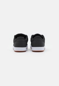 DC Shoes CRISIS 2 - Sapatilha de treino - black/blue/white
