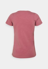 Kortärmad rosa t-shirt gjord av mjuk bomull. Har en klassisk rund halsringning och en jämn, slät textur utan synliga motiv eller mönster.