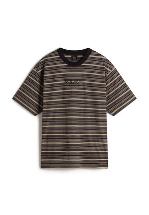 Stribet kortærmet t-shirt med sorte, brune og oliven horisontale striber, med en mørk ribbet halsudskæring og "VANS" logo i guld.