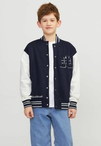 Jack & Jones Junior MIT RUNDHALS GEDRUCKT MINI - Chaquetas bomber - navy blazer