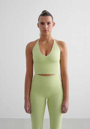 SEAMLESS CROSS BACK BRALETTE - Light support sports bra - matcha
