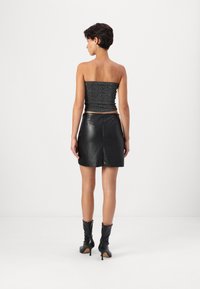 Vero Moda VMNELLY SHORT NOOS - Falda acampanada - black