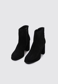 Sandra Fontán Botines de tacón - black