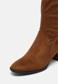 Tamaris Botas mosqueteras - cognac