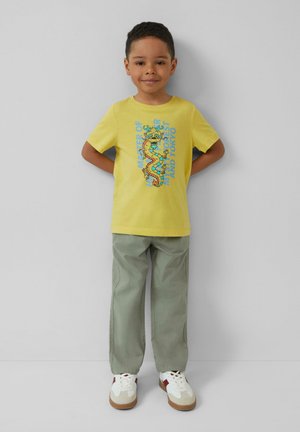 MIT FRONT - T-Shirt print - gelb