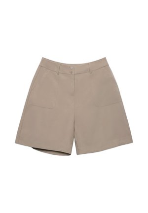 Beige Shorts mit hoher Taille, Gürtelschlaufen, aufgesetzten Fronttaschen und Doppelknopfverschluss, flach auf weißem Hintergrund liegend.