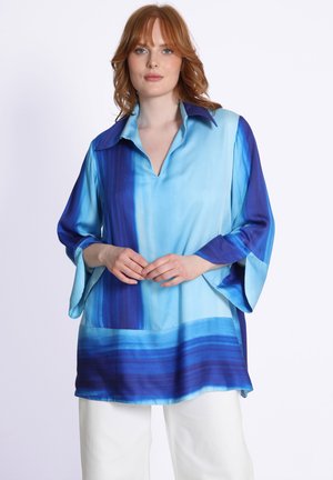 EN IMPRIMÉ TYE AND DYE - Bluse - bleu