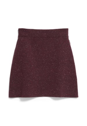 Jupe en tricot bourgogne avec une large ceinture côtelée. Caractérisée par un tissu texturé avec des nuances de couleur subtiles. Silhouette en A.