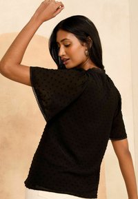 Love & Roses DOBBY FLUTTER SLEEVE REGULAR FIT - Blúzka - black