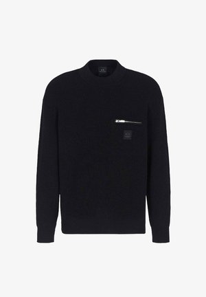 Maglione nero a coste con scollo rotondo e maniche lunghe. Presenta una tasca sul petto con zip e una piccola patch del marchio.