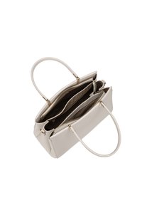 Borsa in pelle grigia chiara con due manici superiori, scomparti con zip e hardware color oro; forma strutturata, finitura esterna liscia.