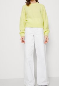 Second Female Pullover - light yellow