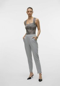 Vero Moda MILLION SL SQUARE NECK NOOS - Top - black