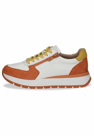 Baskets en cuir blanc avec des accents en daim orange, des lacets jaunes et une fermeture éclair sur le côté. Semelle épaisse avec un relief texturé pour une meilleure adhérence.