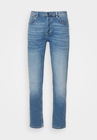 Vaqueros de denim azul claro con diseño de pierna recta, cinco bolsillos y un acabado desgastado. Cuenta con un cierre de botón y trabillas para cinturón.