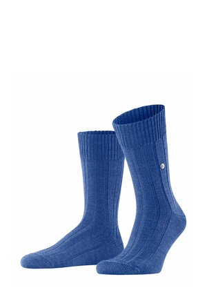 Blaue gerippte Socken mit strukturiertem Finish, ausgestattet mit einem umgeschlagenen Bündchen und einem kleinen dekorativen Knopf an der Seite.