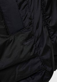 Unselected, black black