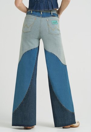 Wrangler GROOVY - Wide leg - blue