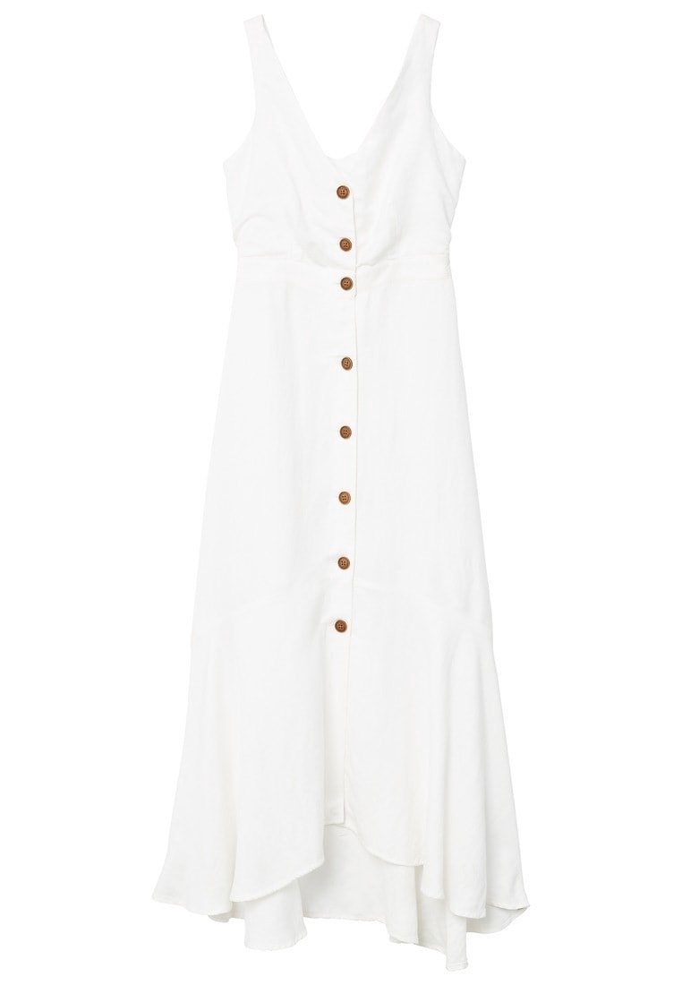 Robe blanche sans manches avec un décolleté en V, des boutons en bois brun à l'avant, et un ourlet évasé pour une silhouette fluide.