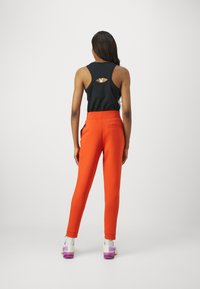 Nike Performance HERITAGE PANT - Treniņtērpa apakšdaļas - rust factor