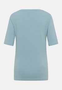 Tricou cu mânecă scurtă de culoare albastru deschis, cu guler rotund, realizat dintr-un material moale. Prezintă o textură netedă și un design cu o croială normală.