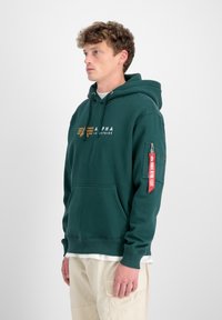 Alpha Industries LABEL - Mikina - force green